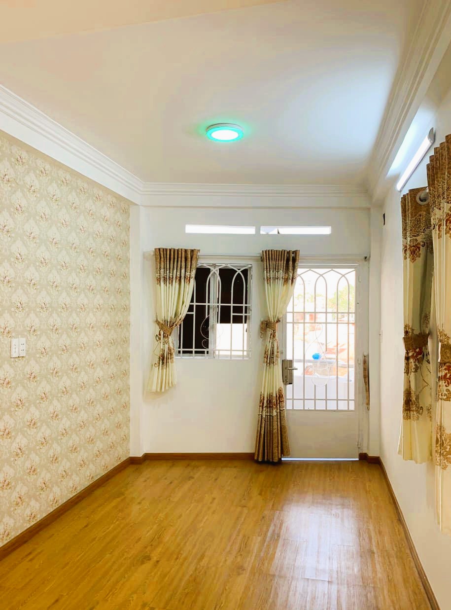 Nhỉnh 1 tỷ có nhà hộ khẩu PHẠM VĂN HAI, 2 tầng