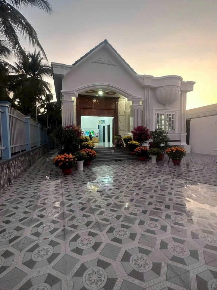 Cần bán gấp Biệt thự mới taị Thành Thới B - Xã Đinh Thủy - Huyện Mở Cày Nam - TP Bến Tre