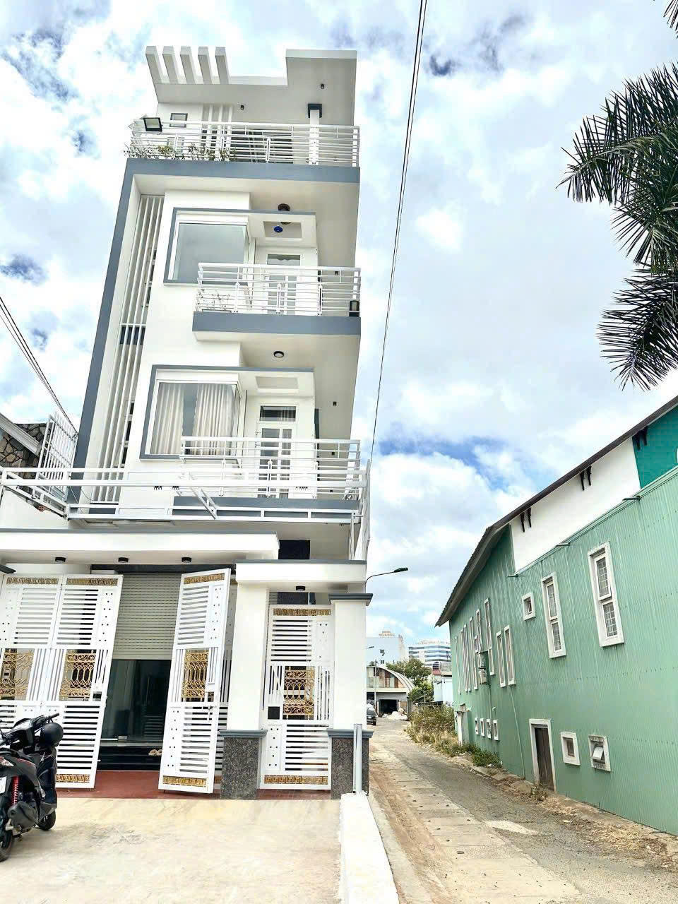 BÁN NHÀ GÓC 2 MẶT TIỀN - SỐ 02 LÝ NAM ĐẾ -TRUNG TÂM TP. PLEIKU