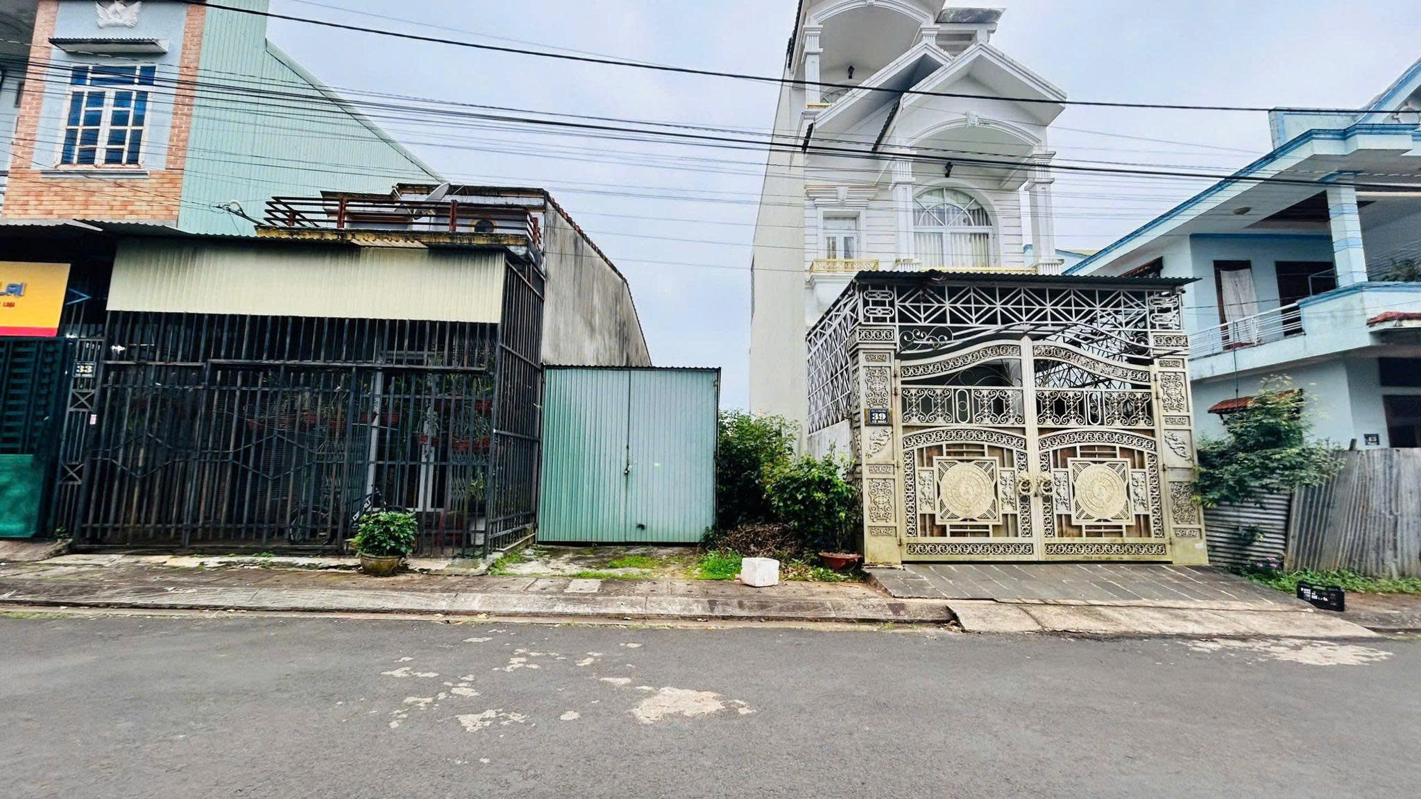 Bán lô đất đối diện công viên thuộc mặt tiền Tô Hoài - Pleiku - GiaLai